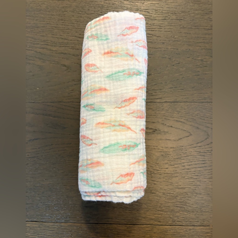 Swaddling baby blanket excellent condition